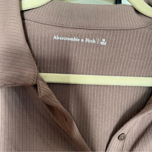 Abercrombie and Fitch ruched long sleeve button top - Picture 5 of 5